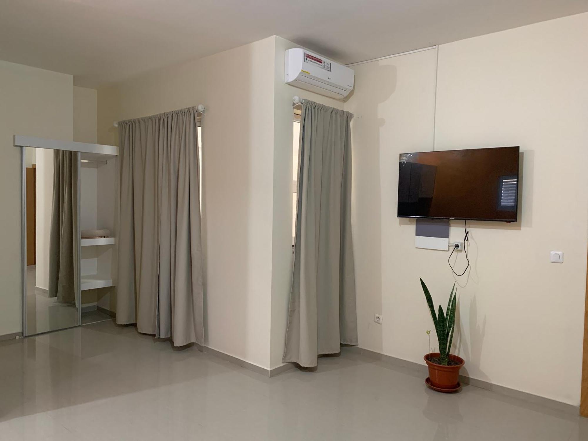 J Martins Apart Hotel Tarrafal  Buitenkant foto