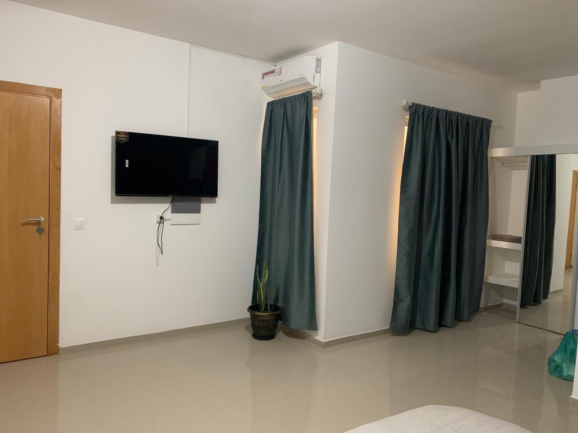 J Martins Apart Hotel Tarrafal  Buitenkant foto